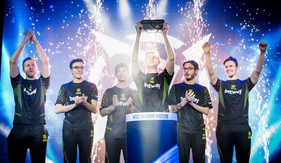 美军海军陆战队抵达洛杉矶引发宪政争议